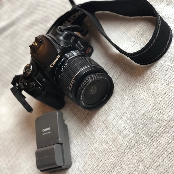 Canon Black Camera with Lens - Picture 8 of 8